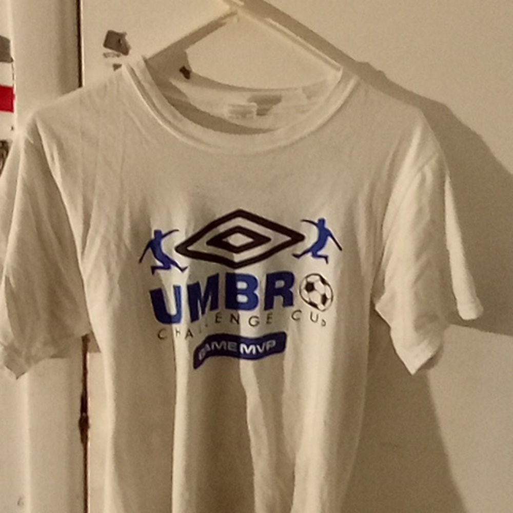 Umbro soccer game club challenge size small color white and blue  ATC